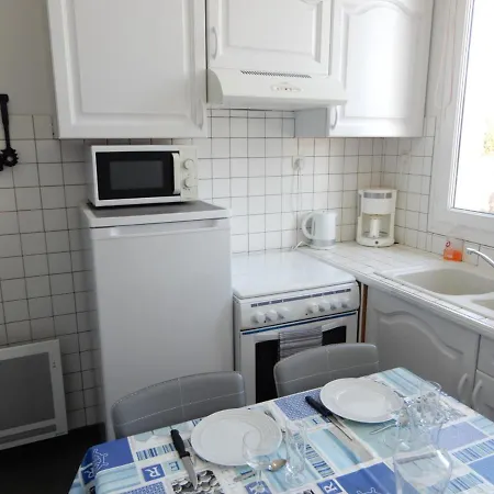 Des Bains De Avec Balcon Et Vue, Terrasse, 300 M Plage, 2 Chambres, Velos Fournis A Les Bains Le Treport, Petit Dejeuner En Option Aparthotel 3*